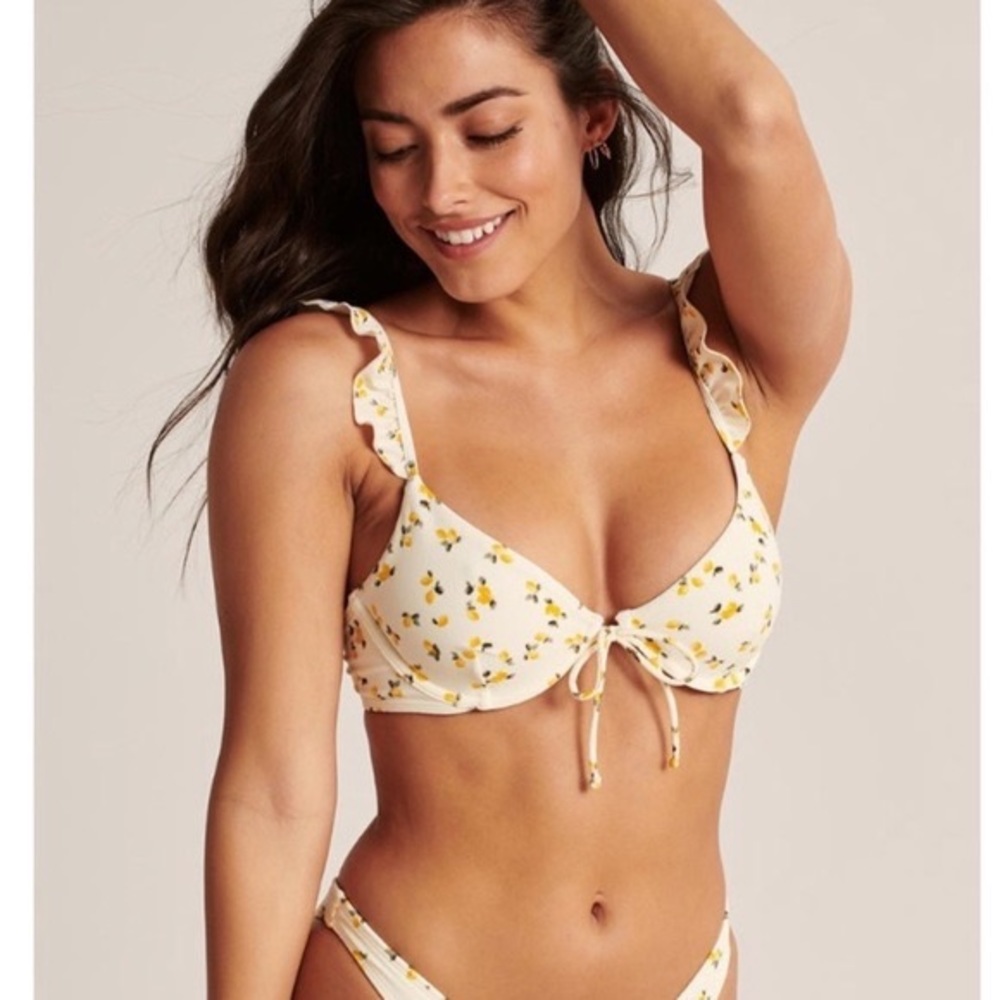 New With Tags Ruffle Bikini 🍋